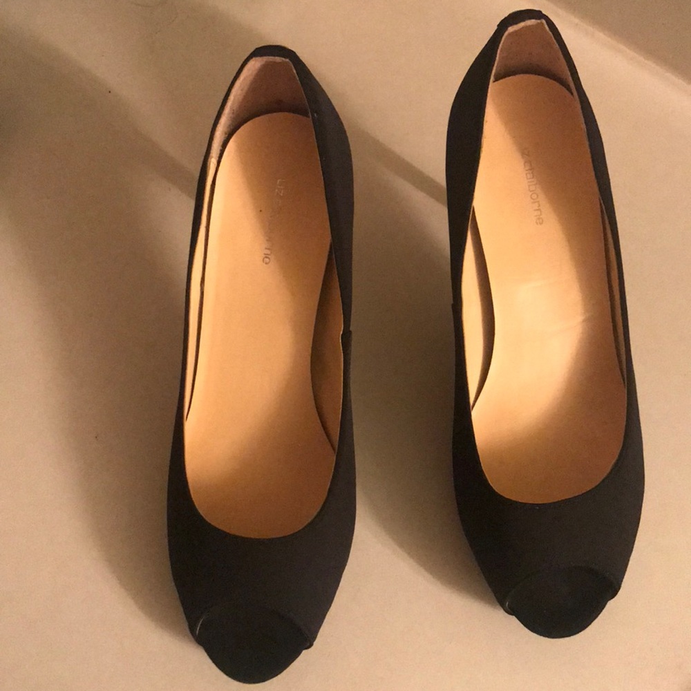 Liz Claiborne peekaboo pumps, like new condition